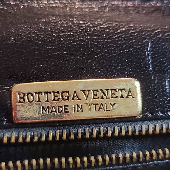 Bottega Veneta VTG Black Leather Top Flap Crossbody Bag in Good Condition - Picture 10 of 12